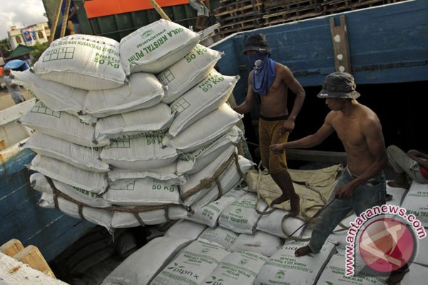 Harga minyak kelapa dan gula pasir melonjak di Ternate