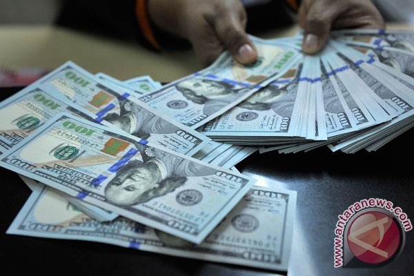 Dolar AS menguat didukung komentar pejabat Fed