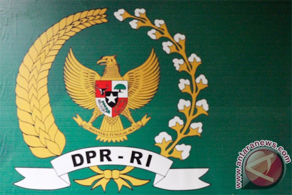 Anggota DPR pertanyakan rencana pemerintah impor gula